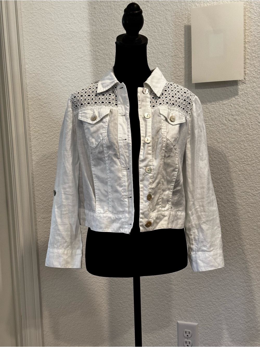 CHICOS White Eyelet Yoke Lightweight Jacket - Women Chico size 0 or USA 4/6